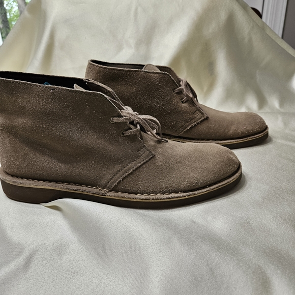 Clarks Tan Suede Chukka Boots 12M - Picture 1 of 9